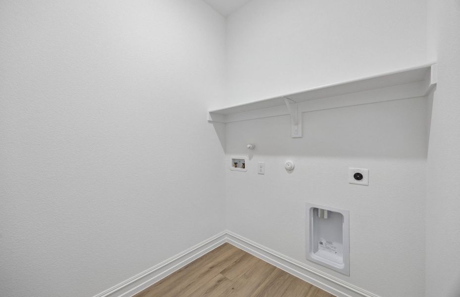 Spacious, unfurnished interior of a new home in Rosemary Fields, Godley (Image 12).