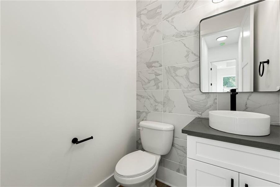 Furnished interior view inside a new home in , Jefferson (Image 8).