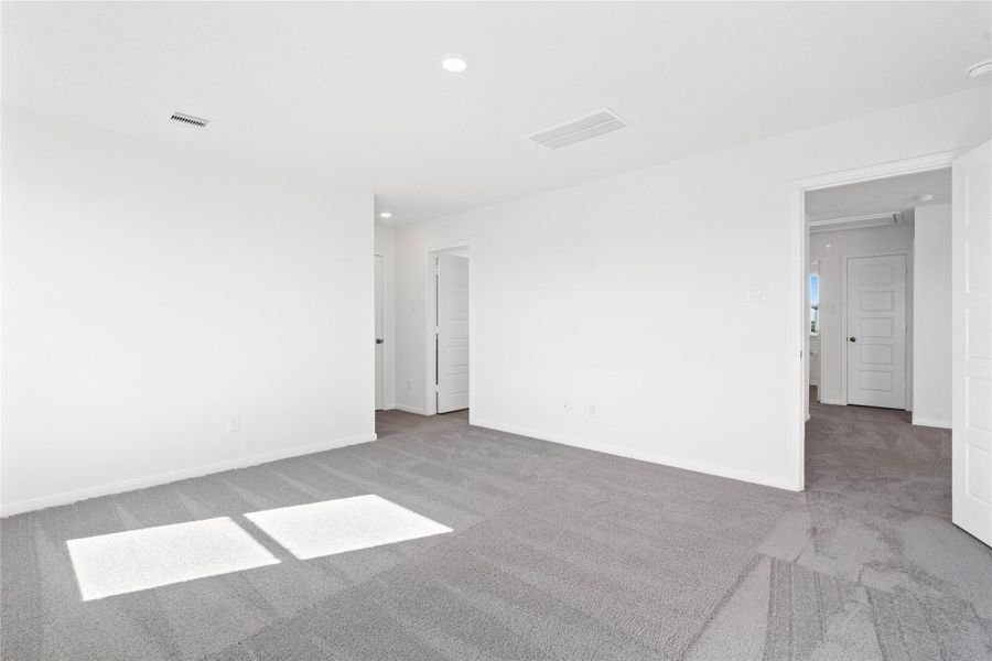 Spacious, unfurnished interior of a new home in Vida Costera, Texas City (Image 22).