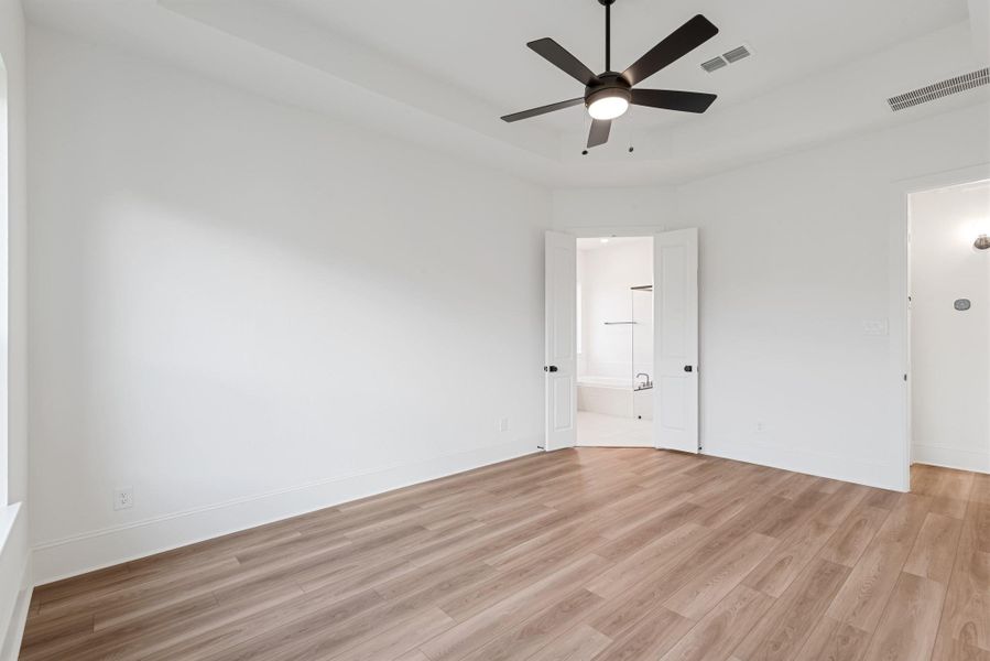 Spacious, unfurnished interior of a new home in The Meadows at Imperial Oaks, Conroe (Image 18).