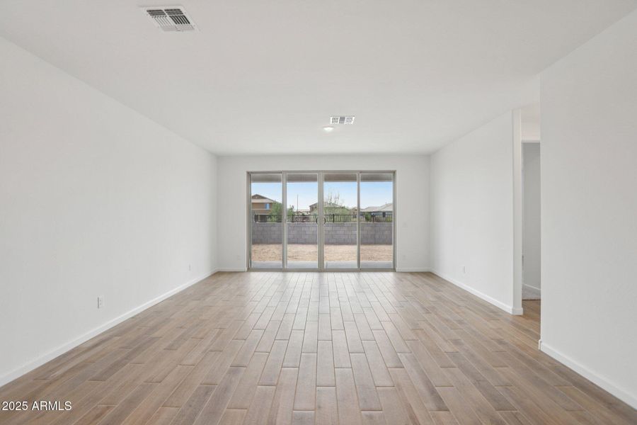 6-web-or-mls-La Senda Dr W-S0307-006