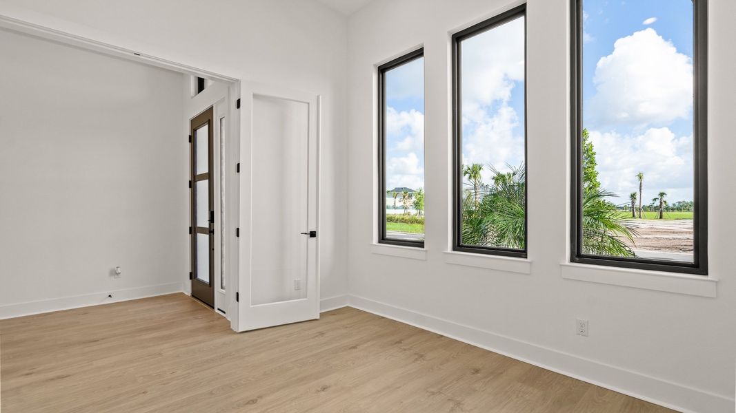 Spacious, unfurnished interior of a new home in Glynlea Country Club, Port St. Lucie (Image 21).