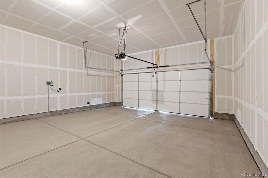 Image 26 of a home in Woodrose at Painted Prairie.