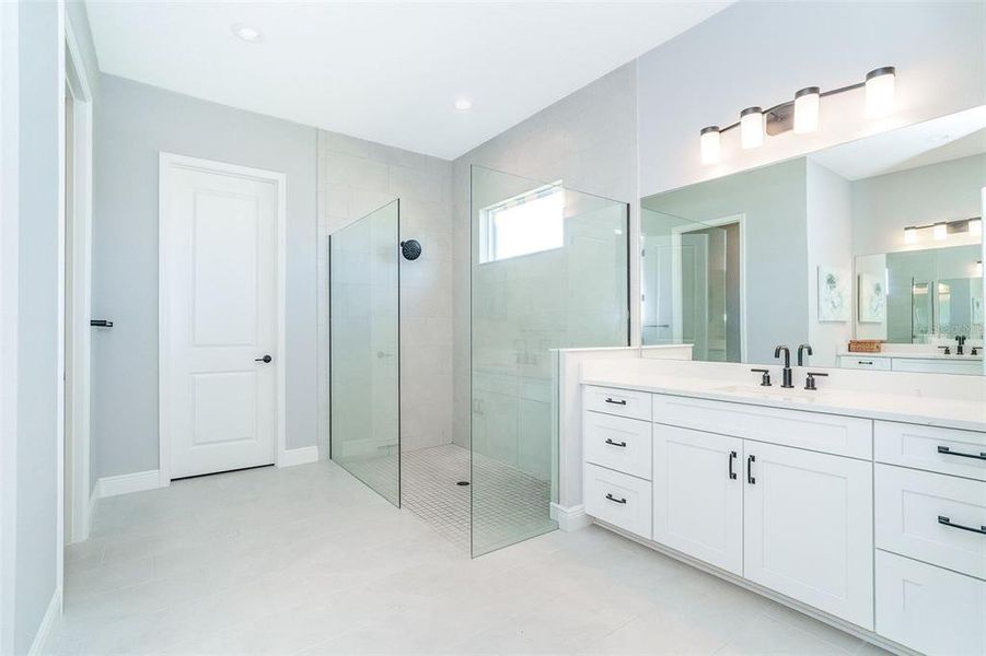 Furnished interior view inside a new home in , Englewood (Image 15).