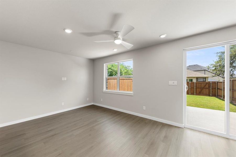 11. 725 Prosper - Family (2) 11. 725 Prosper - Family (2)