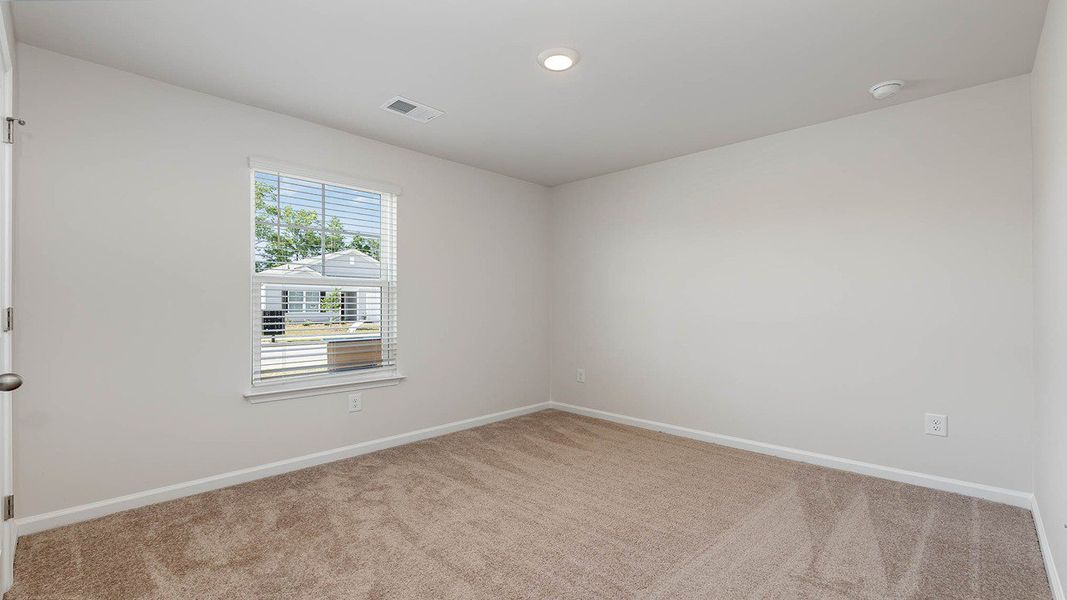 Spacious, unfurnished interior of a new home in Jordanville Farms, Galivants Ferry (Image 13).