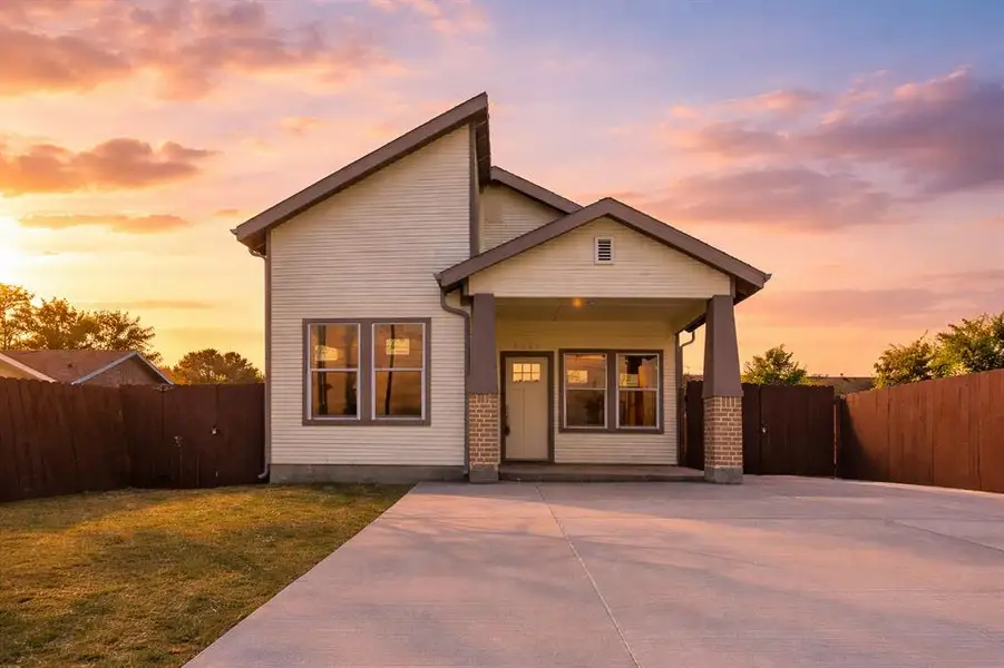 Front exterior of a new home in , Dallas, TX, highlighting curb appeal (Image 2). Front exterior of a new home in , Dallas, TX, highlighting curb appeal (Image 2).