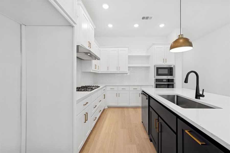 Furnished interior view inside a new home in Mantua Point Gardens, Van Alstyne (Image 6). Furnished interior view inside a new home in Mantua Point Gardens, Van Alstyne (Image 6).