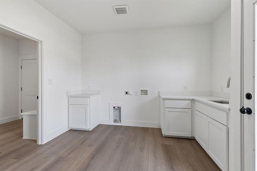 Spacious, unfurnished interior of a new home in , Ponder (Image 29).