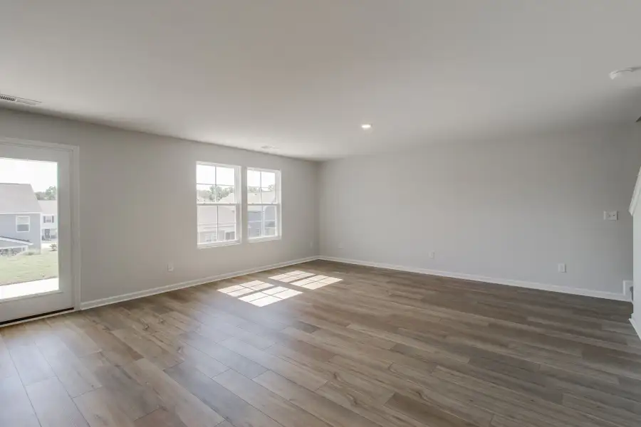Spacious, unfurnished interior of a new home in Bluefield, Lexington (Image 16).