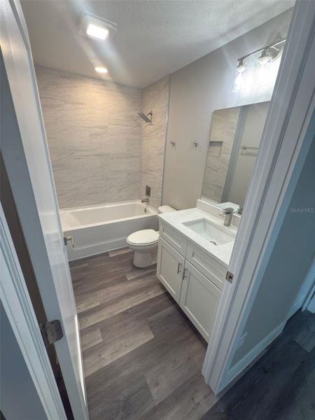 Furnished interior view inside a new home in , Ocklawaha (Image 9).