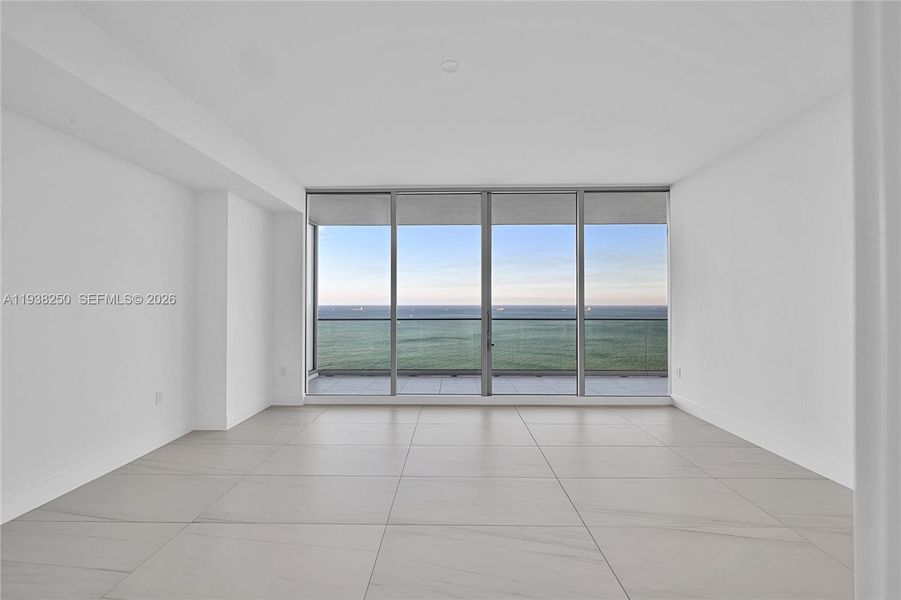 Spacious, unfurnished interior of a new home in , Fort Lauderdale (Image 53).