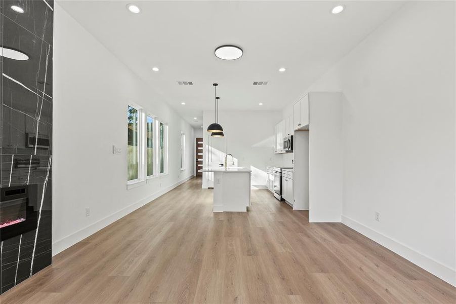Spacious, unfurnished interior of a new home in , Dallas (Image 15).