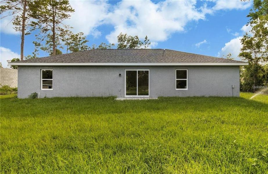 Exterior details and patio area of a home in , Ocala (Image 4).