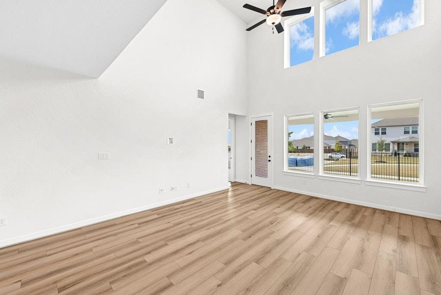 Spacious, unfurnished interior of a new home in University Heights, Round Rock (Image 33).