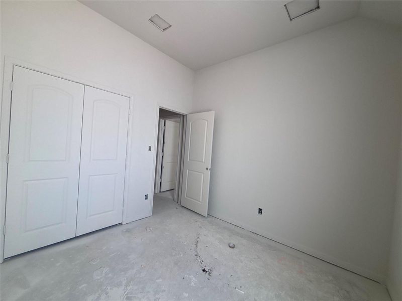Spacious, unfurnished interior of a new home in The Colony 50s, Cedar Creek (Image 10).