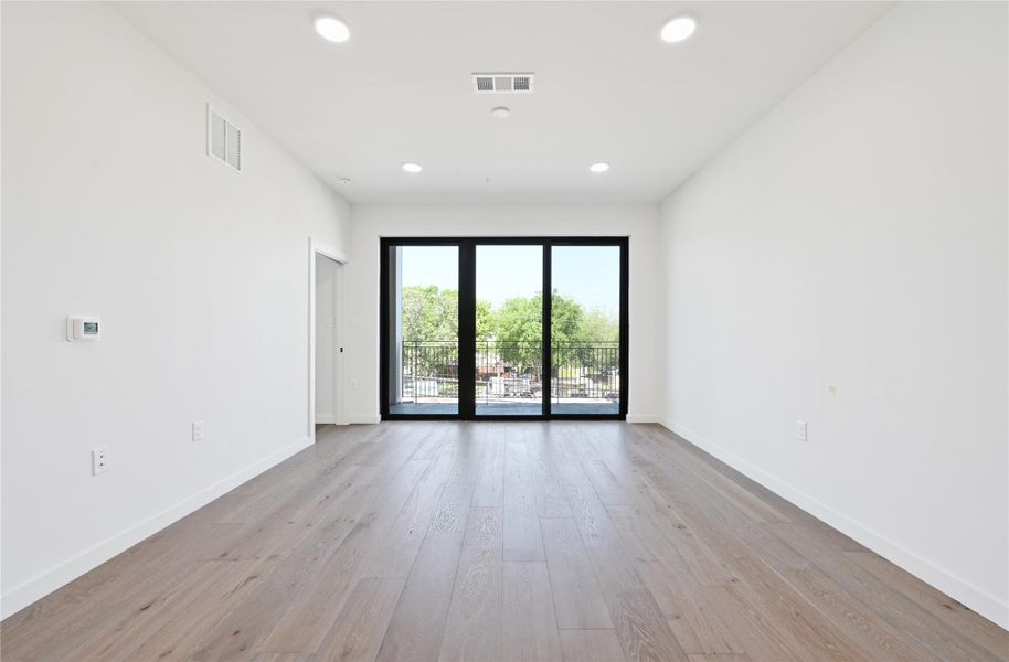 Spacious, unfurnished interior of a new home in , Austin (Image 19).