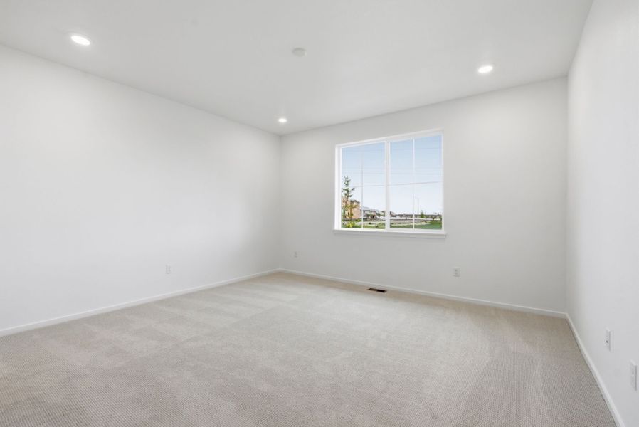 Spacious, unfurnished interior of a new home in Harvest Crossing, Aurora (Image 18).