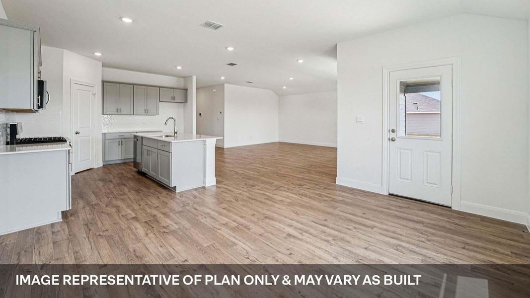 Spacious, unfurnished interior of a new home in Railhead, Cedar Creek (Image 21).