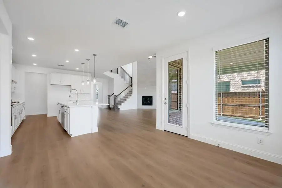 Image 35 of a home in South Oak 60s.