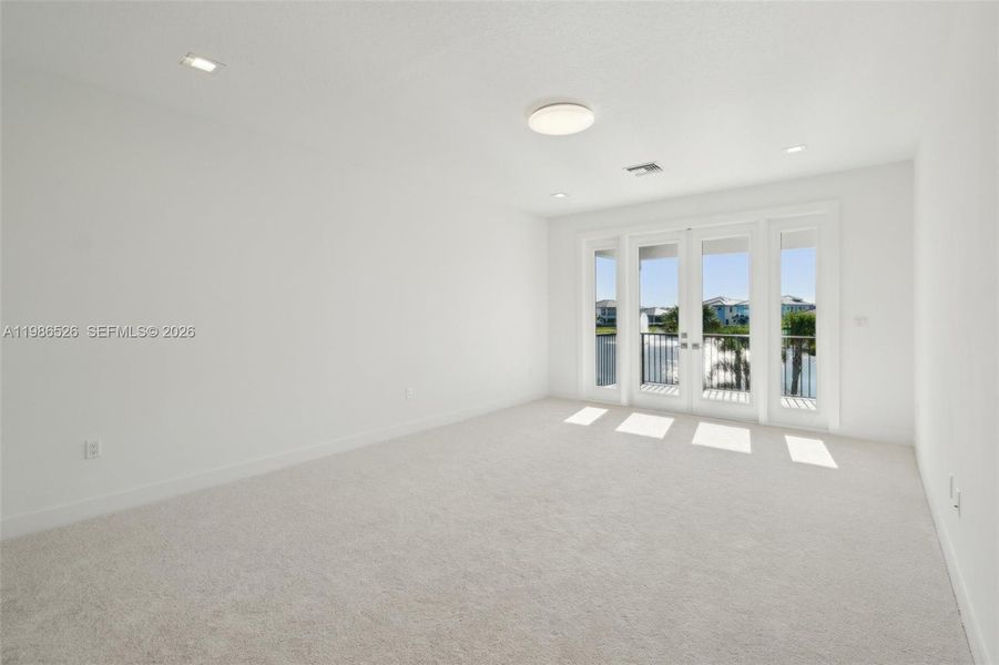 Spacious, unfurnished interior of a new home in , Palm Beach Gardens (Image 23).