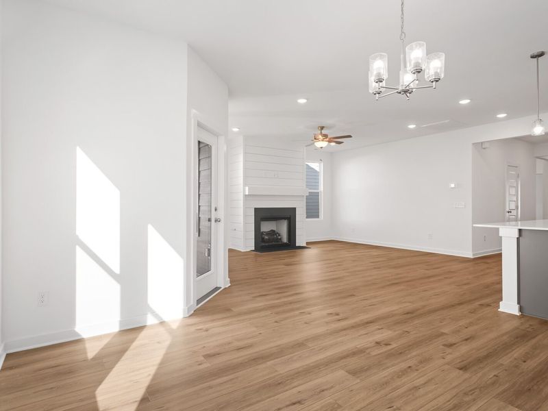 Spacious, unfurnished interior of a new home in Sage Farms, White House (Image 34).