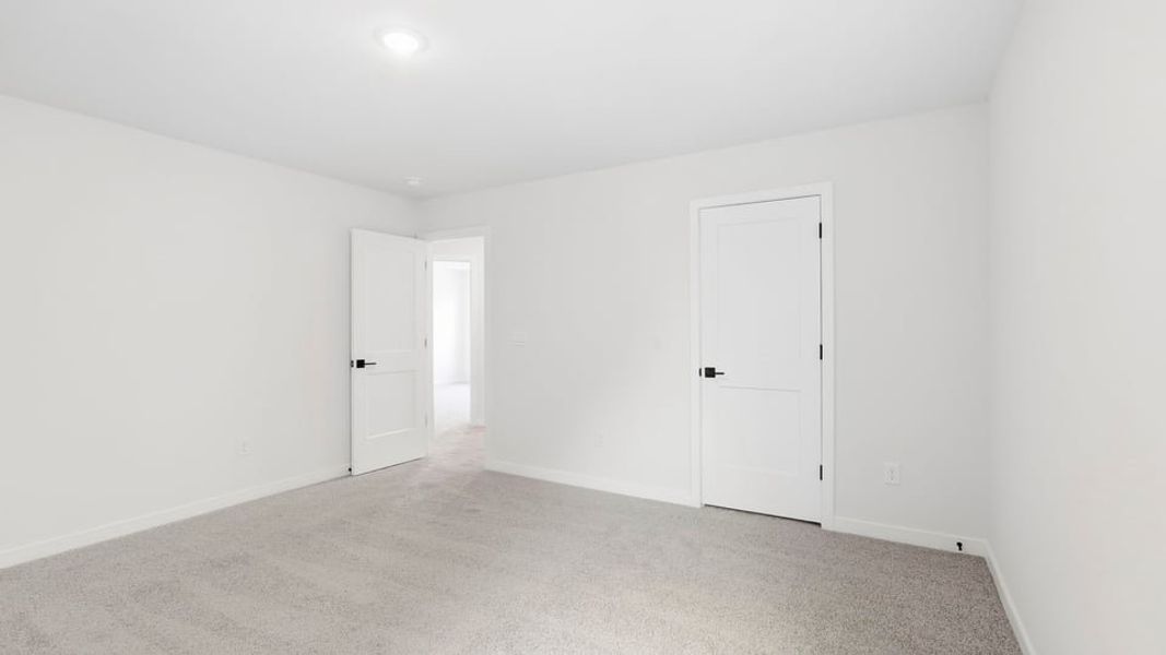 Spacious, unfurnished interior of a new home in Sycamore Cove, Woodruff (Image 33).