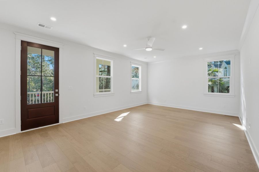 Spacious, unfurnished interior of a new home in , Hollywood (Image 13).