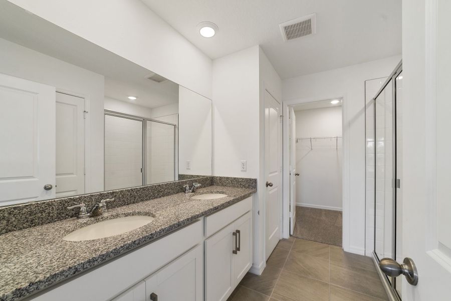 Furnished interior view inside a new home in Aulin Square, Oviedo (Image 9).