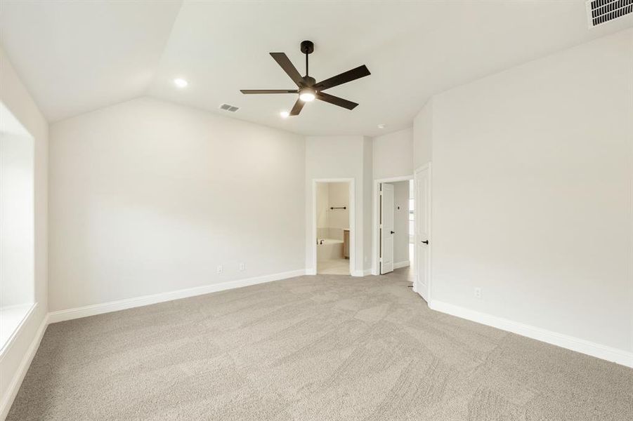 Spacious, unfurnished interior of a new home in Sunset Ridge, Alvarado (Image 21).