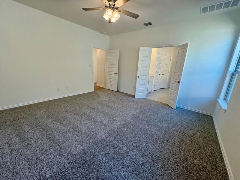 Spacious, unfurnished interior of a new home in Retreat at San Gabriel, Georgetown (Image 10).