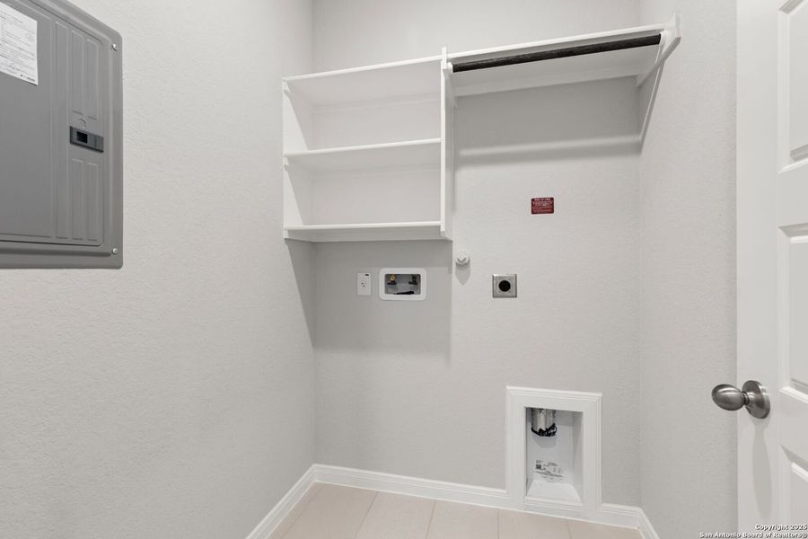 Furnished interior view inside a new home in Homestead, Schertz (Image 5).