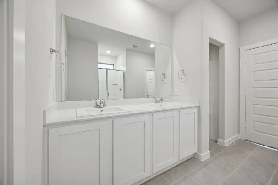 Primary Bathroom in the Oak II home plan by Trophy Signature Homes – REPRESENTATIVE PHOTO Primary Bathroom in the Oak II home plan by Trophy Signature Homes – REPRESENTATIVE PHOTO