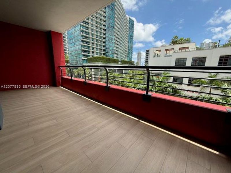 Condo located in Miami, FL showcasing its design and architecture (Image 21).