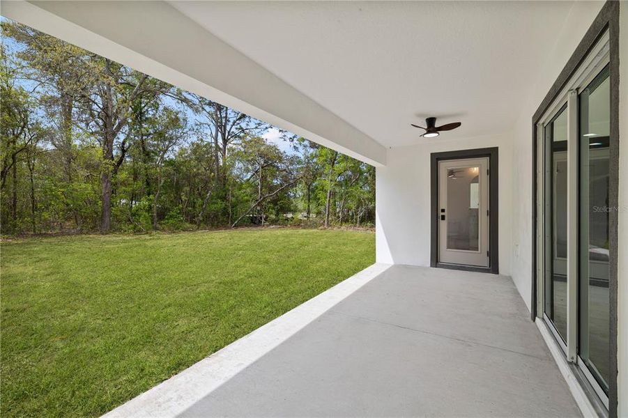 Exterior details and patio area of a home in , Dunnellon (Image 4).