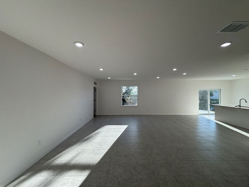 Spacious, unfurnished interior of a new home in Lehigh Acres, Lehigh Acres (Image 17).