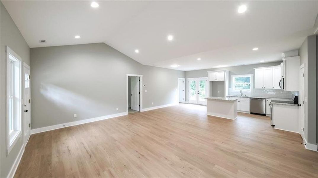 Spacious, unfurnished interior of a new home in , Bremen (Image 20).