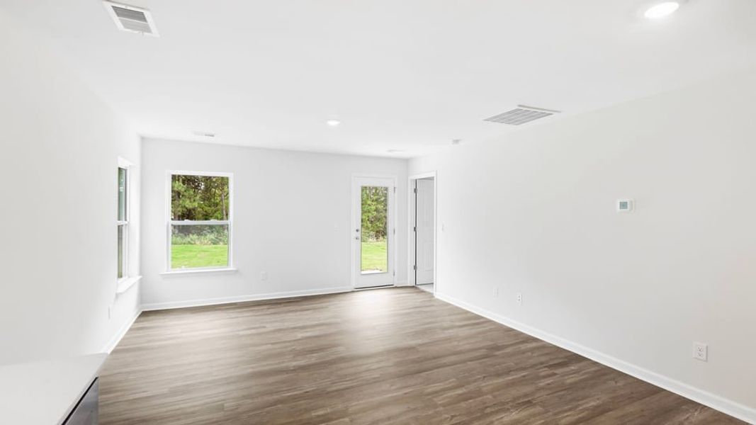 Spacious, unfurnished interior of a new home in Durbin Meadows, Fountain Inn (Image 23).