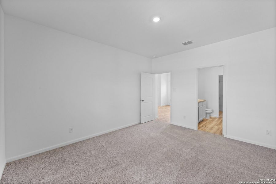 Spacious, unfurnished interior of a new home in Blue Wing, San Antonio (Image 19). Spacious, unfurnished interior of a new home in Blue Wing, San Antonio (Image 19).