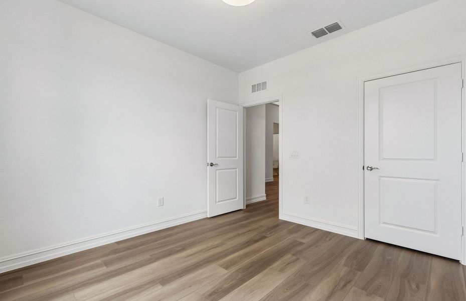 Spacious, unfurnished interior of a new home in Del Webb at Trinity Falls, McKinney (Image 17).