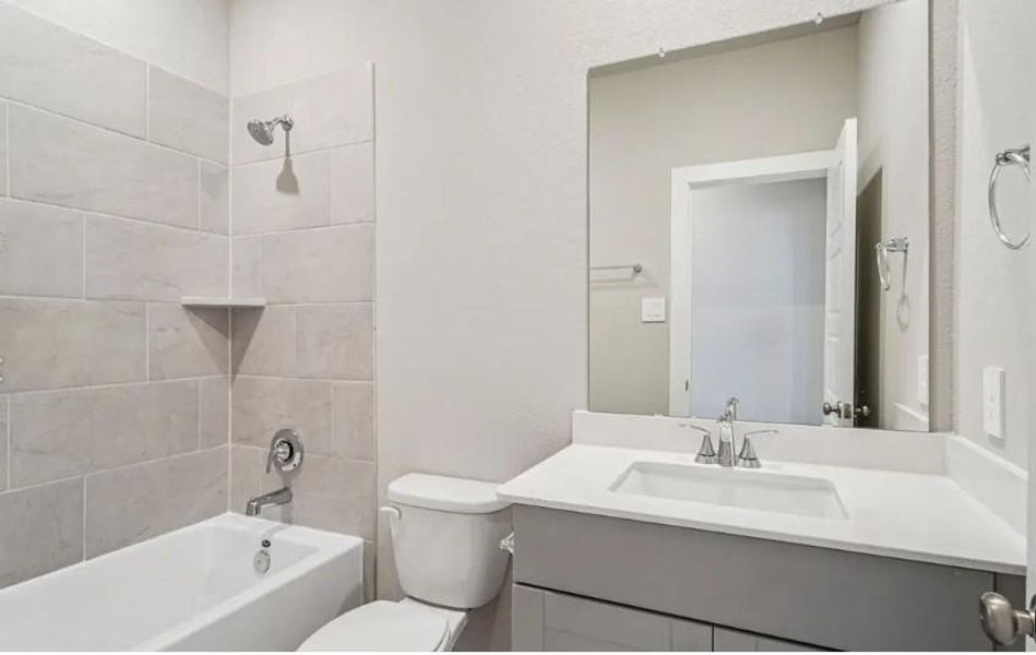 Photo is not of the actual home, but is an inspirational photo of builder’s model home and may depict options, furnishings, and/or decorator features that are not included Photo is not of the actual home, but is an inspirational photo of builder’s model home and may depict options, furnishings, and/or decorator features that are not included