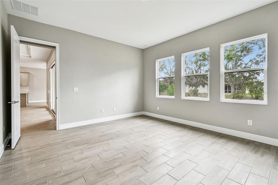 Spacious, unfurnished interior of a new home in River Preserve Estates, Parrish (Image 8).