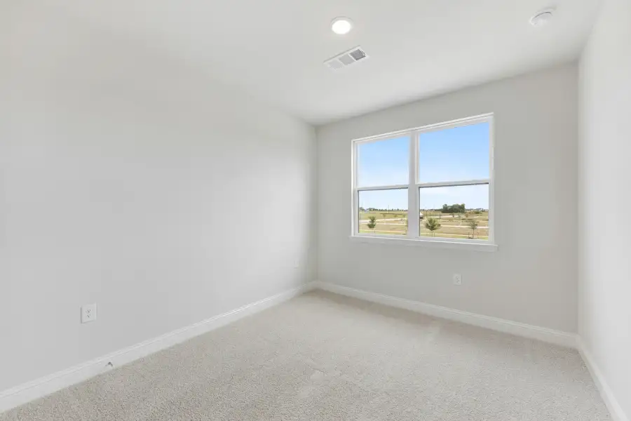 Spacious, unfurnished interior of a new home in Ten Mile Creek, Celina (Image 40).