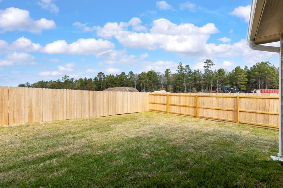 Exterior details and patio area of a home in Sterling Ridge, Huntsville (Image 21).