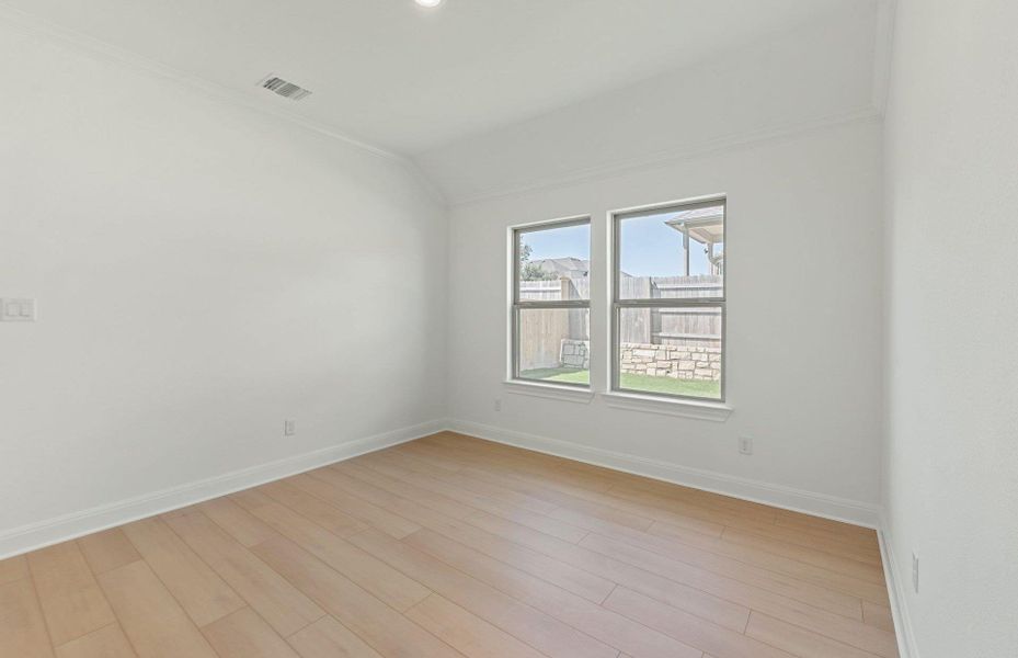 Spacious, unfurnished interior of a new home in Crescent Bluff, Georgetown (Image 22).