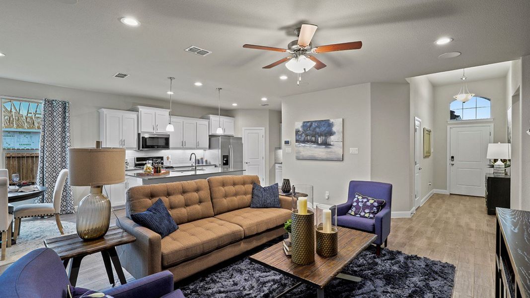 Furnished interior view inside a new home in Trails of Elizabeth Creek, Fort Worth (Image 16). Furnished interior view inside a new home in Trails of Elizabeth Creek, Fort Worth (Image 16).