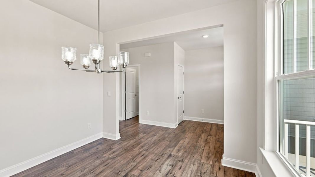 Spacious, unfurnished interior of a new home in Shadowood, Seneca (Image 15).