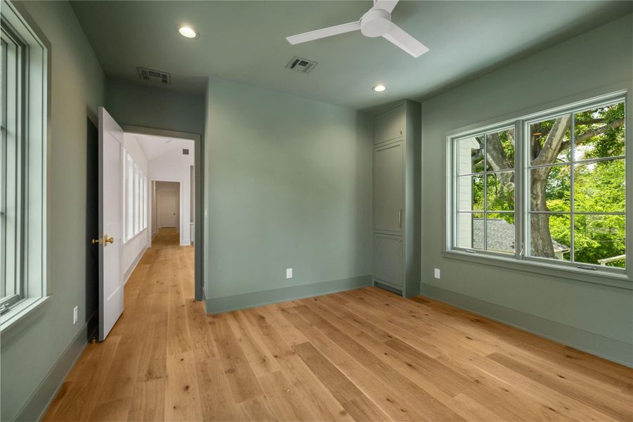 Spacious, unfurnished interior of a new home in , Houston (Image 23).