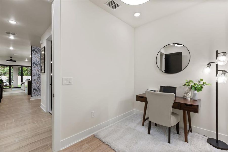 Furnished interior view inside a new home in , Orlando (Image 61).