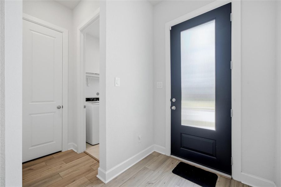 Spacious, unfurnished interior of a new home in The Groves 35', Humble (Image 15).
